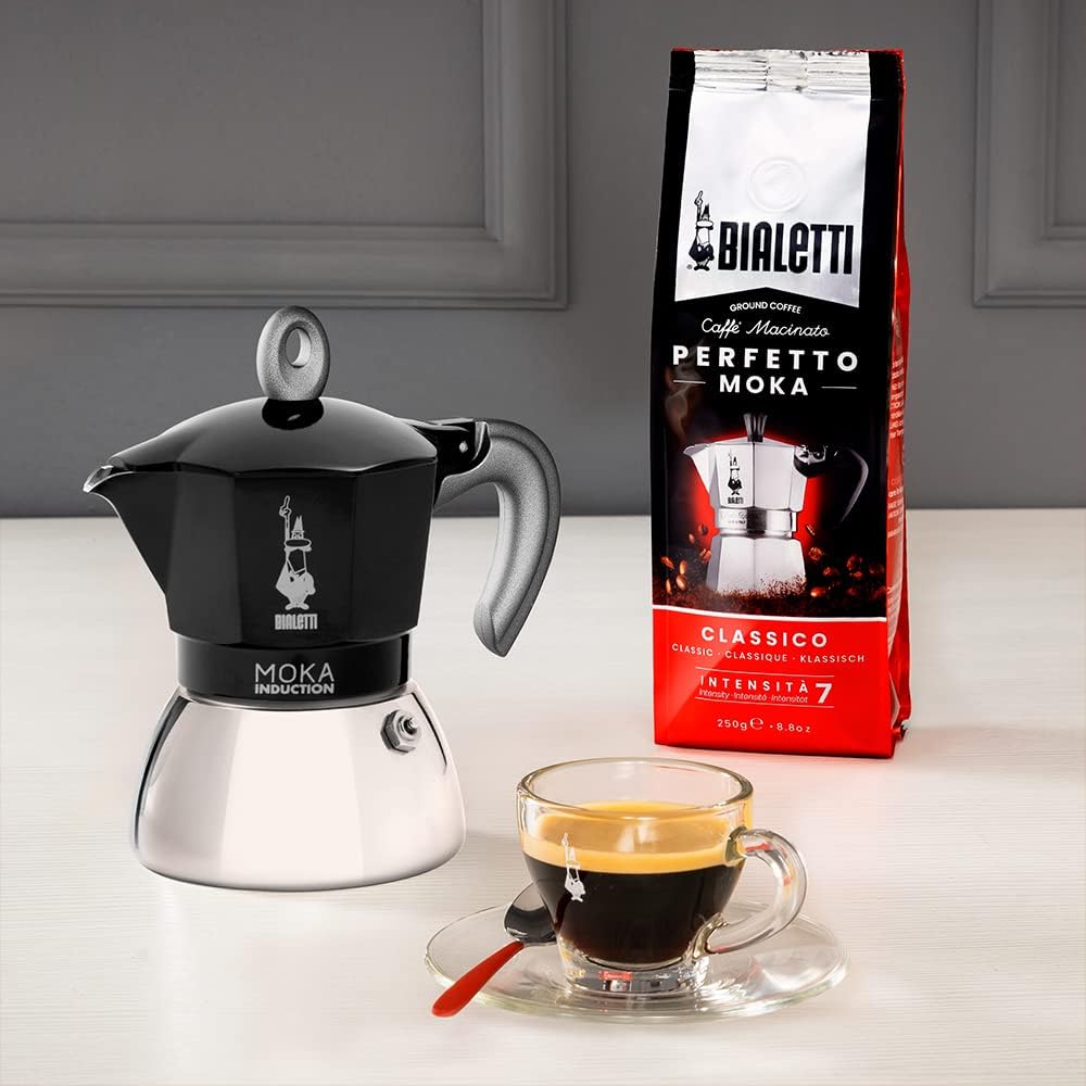 Bialetti Caffettiera Moka Induction, 2 Tazze (100 ml), Adatta a Tutti i piani cottura, Design Elegante, Nero
