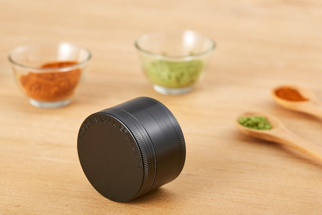 LIHAO Grinder Macina per Spezie e Erbe in Lega di Zinco in 4 pezzi, Nero, Design Ergonomico, 2”(50mm)