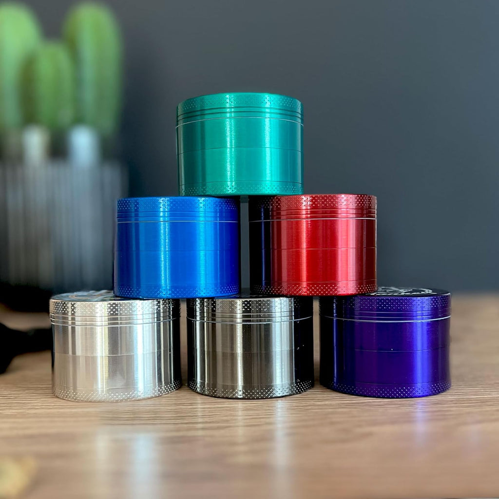 Basic Metal Grinder - 4 Pieces, Diameter 5.5 cm, Green, Robust Herb Grinder with Pollen Strainer and Shovel, Compact and Durable