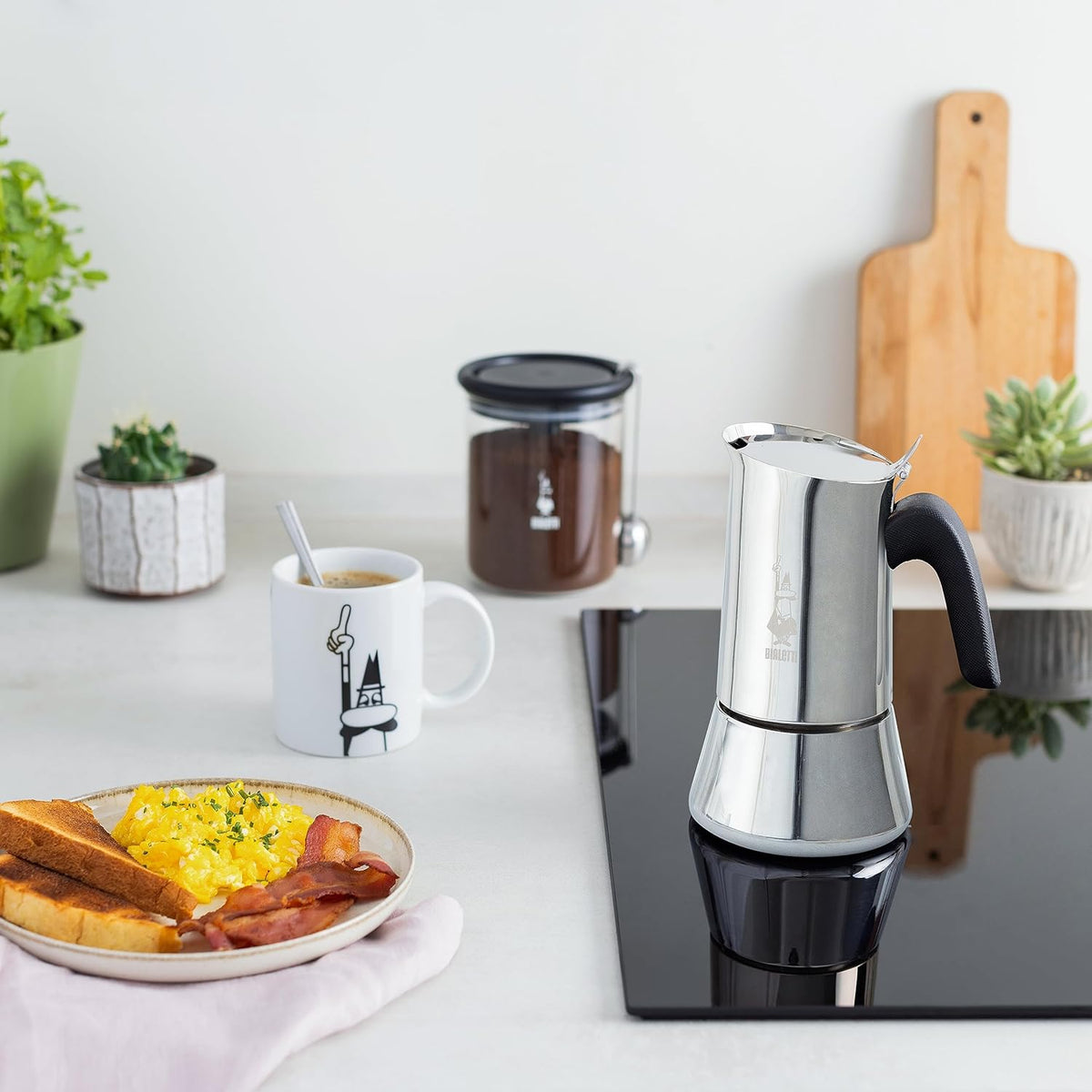 Bialetti Venus - Caffettiera ad induzione, Acciaio inossidabile, Adatta a tutti i tipi di piatti, 4 tazze da caffè (170 ml), Argento