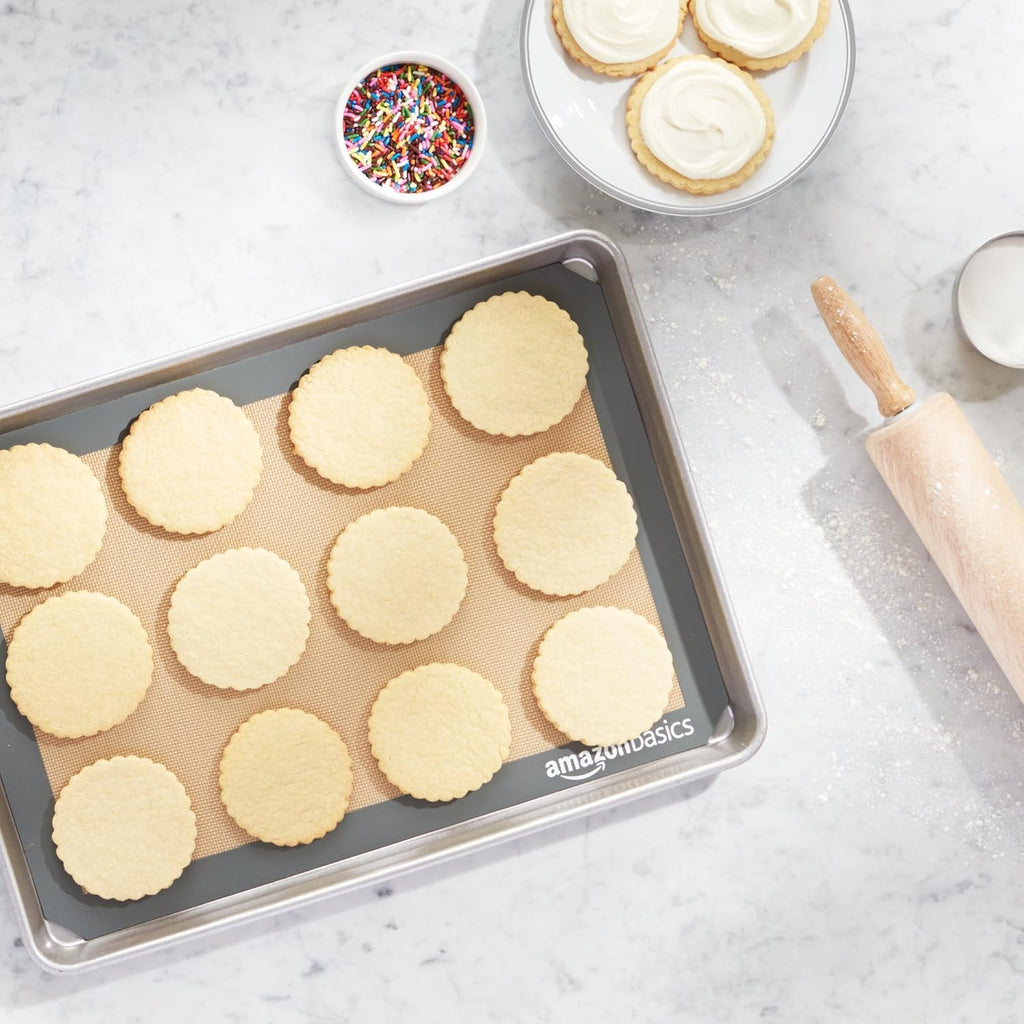 Amazon Basics Rettangolare Tappetini da forno in silicone, confezione da 2, Beige/Grigio, 29.5cm x 42.0cm