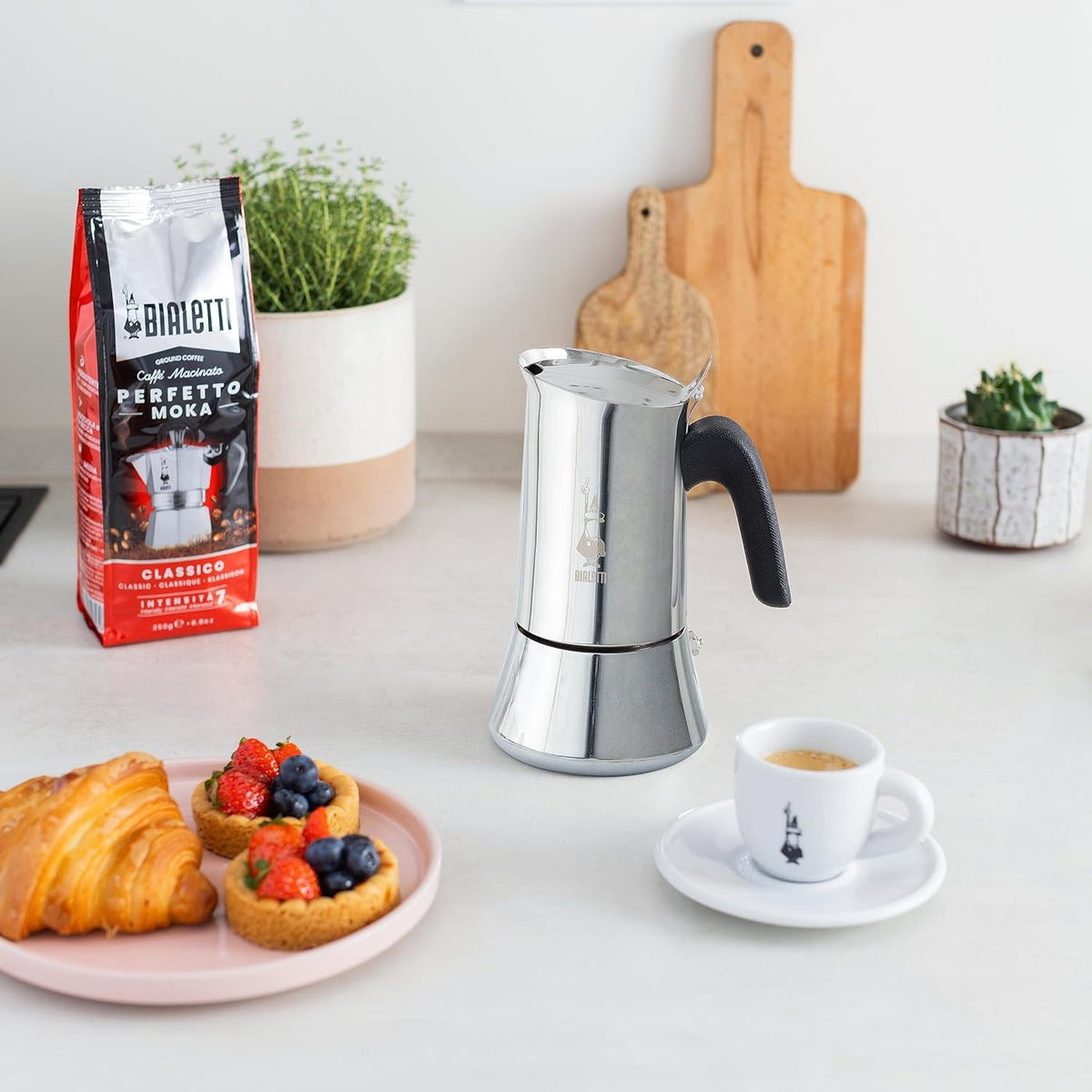 Bialetti Venus - Caffettiera ad induzione, Acciaio inossidabile, Adatta a tutti i tipi di piatti, 4 tazze da caffè (170 ml), Argento