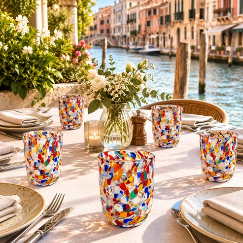 Set di 6 bicchieri cilindro in vetro di Murano rosso con murrine, capacità 400 ml, firmati Mazzega Art & Design.